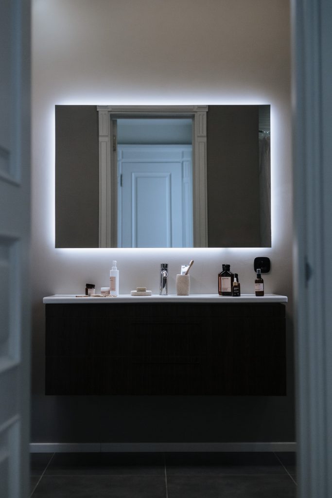 ¿Qué tipo de iluminación es mejor para baños?