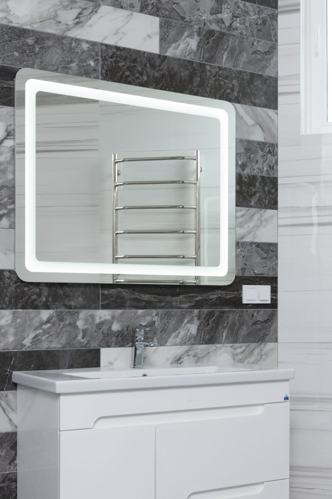 Los espejos rectangulares y ovalados para baños